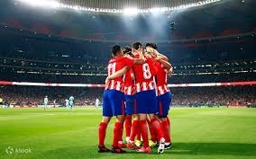 C罗挑战机器人守门员，射门频频被挡出，最后抓住漏洞进球